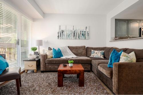 3BR Sunpath - Spacious Village Townhome