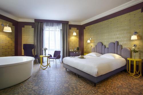 room detail thumbnail 1
