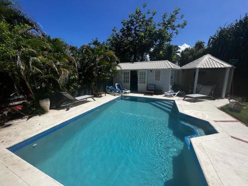 B&B Bridgetown - Rafeen villa- Historic villa with pool - Bed and Breakfast Bridgetown