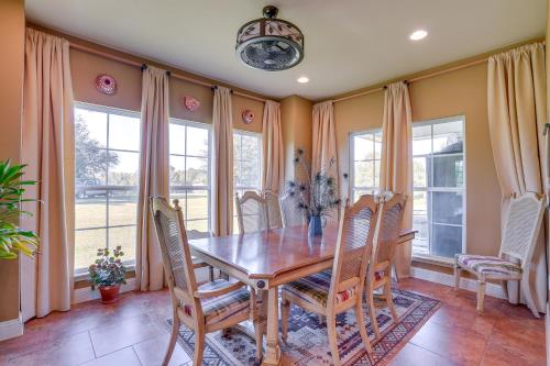 Peaceful Haynesville Vacation Rental with Yard! in มินเดิน (LA)