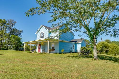 Peaceful Haynesville Vacation Rental with Yard! in มินเดิน (LA)