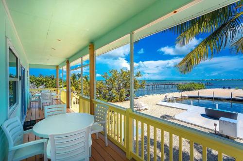 Waterfront Captain House with Boat Basin & Ramp in Summerland Key, USA