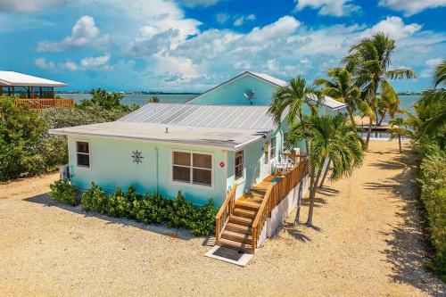 ทัศนียภาพภายนอกโรงแรม, Waterfront Captain House with Boat Basin & Ramp in ลิตเติล ทอช คีย์ (FL)