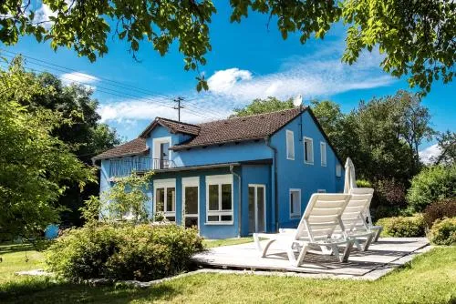 Das Blaue Haus mitten im Grünen - our Blue House surrounded by greenery in Langenaltheim, Deutschland