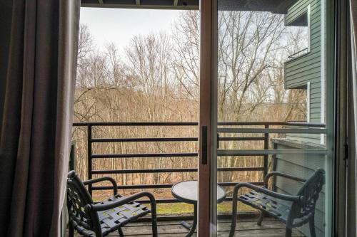 Lovely Gatlinburg Condo Pool, Less Than 2 Mi to Tramway!