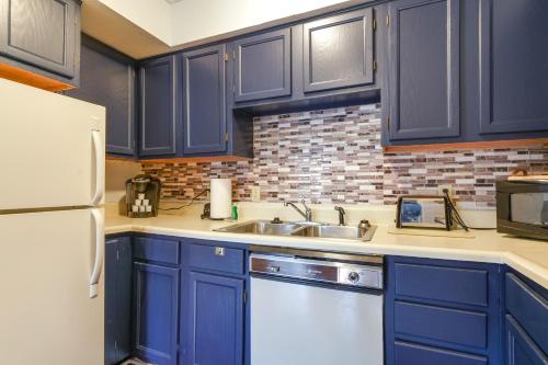 Lovely Gatlinburg Condo Pool Less Than 2 Mi to Tramway! in Gatlinburg, USA