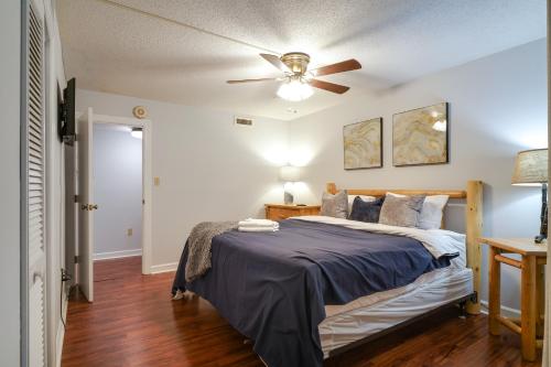 Lovely Gatlinburg Condo Pool Less Than 2 Mi to Tramway! in Gatlinburg, USA