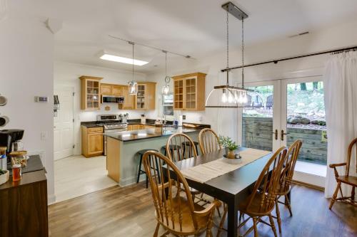 Tranquil Banner Elk Cabin with Patio and Fireplace! in Banner Elk, USA