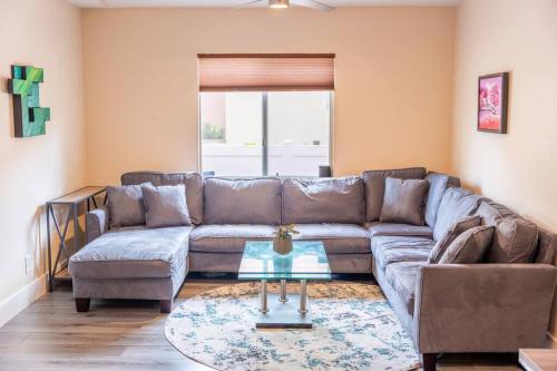 5 min to airport and 15 min to beach! in Lauderhill