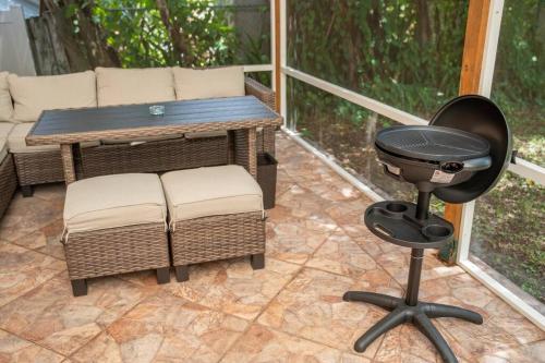 5 min to airport and 15 min to beach! in Lauderhill