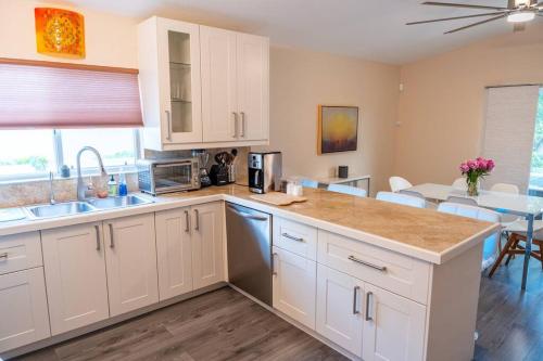 5 min to airport and 15 min to beach! in Lauderhill