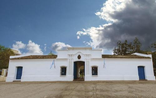 Departamento frente a la CASA HISTÓRICA DE TUCUMAN