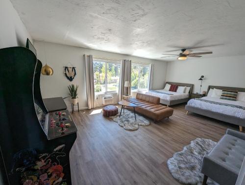 Sierra Blue Hotel & Swim Club in Big Bear Lake, USA