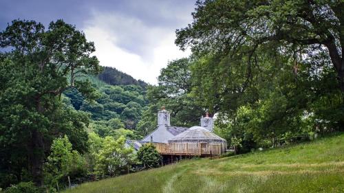 Hapus Yurt Luxury Yurts & Barn - image 3