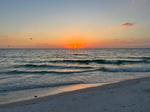 Glorious Daze in Holmes Beach, USA