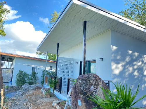 Exterior view, De Saran Lanta in Saladan