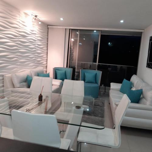 excelente apartamento amoblado con vista al cerro