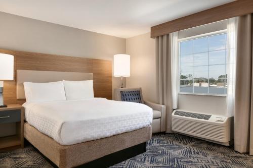 Candlewood Suites San Antonio Downtown, an IHG Hotel