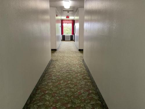 Budget Host Inn - image 14