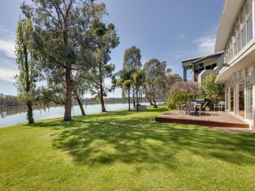 Twin Rivers Whitehouse in Bundalong