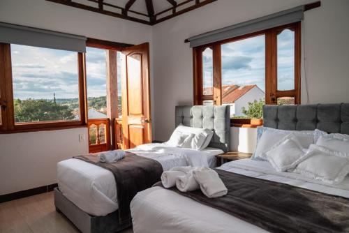 Triple Room with Balcony image 3