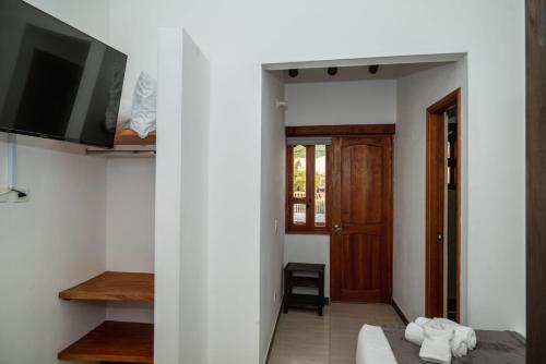 Quadruple Room with Balcony image 3