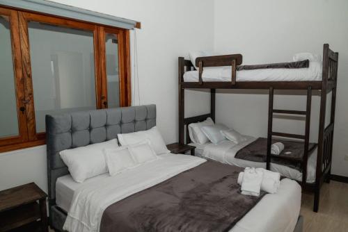 Quadruple Room with Mountain View image 2
