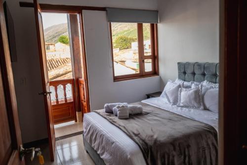 Double Room with Balcony image 4