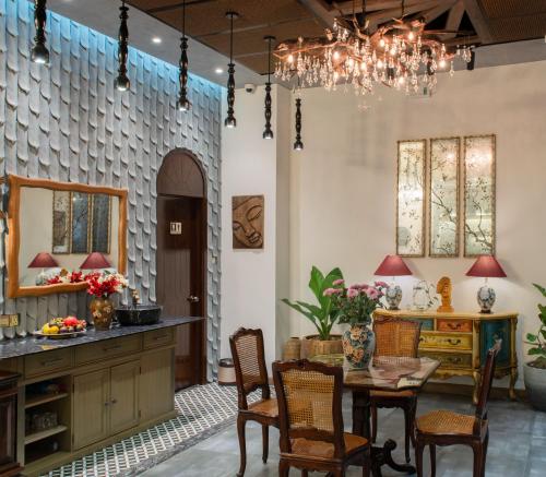494984886 Aaron Boutique Hotel