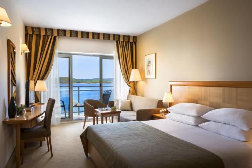 Junior Suite with Sea View and Balcony