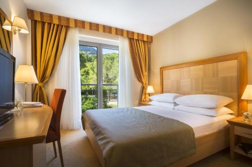 Aminess Grand Azur Hotel - image 2