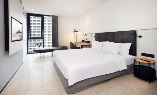 Deluxe Plus King room in Anya Beach Hotel Quy Nhon