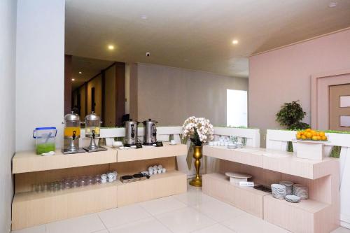 Food and beverages, Urbanview Hotel Dedy Jaya Brebes in Brebes