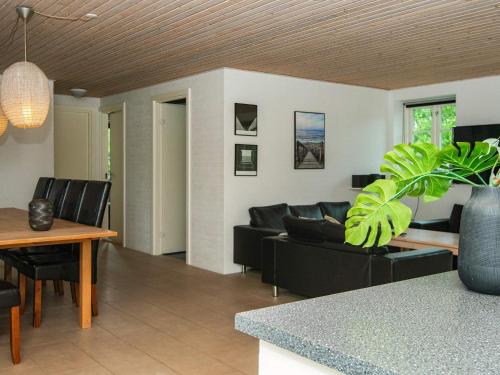 12 person holiday home in Ulfborg