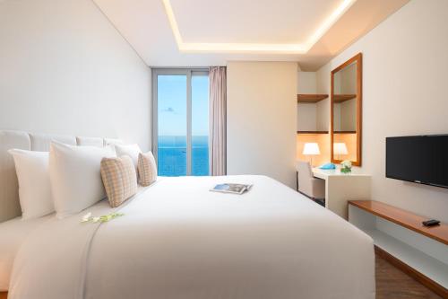 Special Offer - Two-bedroom Ocean View Suite with Balcony image 3
