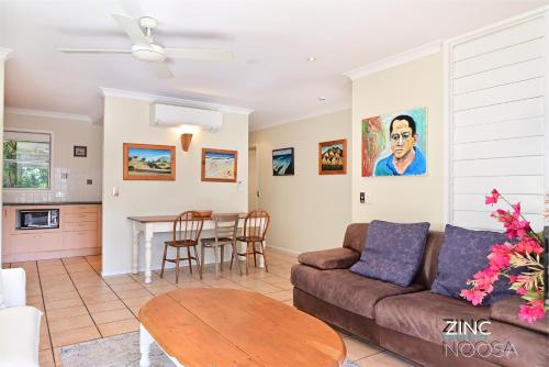 Yaringa Apartment 1 - Moments from Noosa Main Beach - image 2