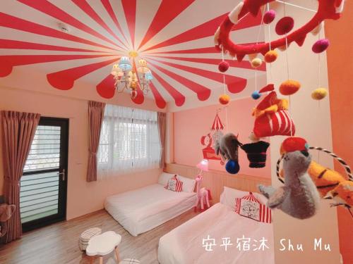 Classic Quadruple Room image 3