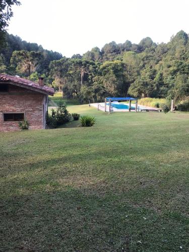 Chácara de lazer e eventos a 30 km de Curitiba, PISCINA, CHURRASQUEIRA, LAREIRA, 5 quartos Casa de 380m2 em 22 alqueires na natureza preservada