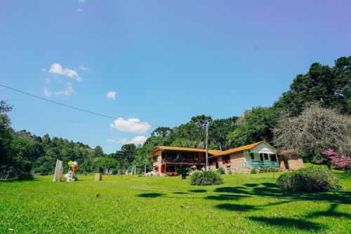 Chácara de lazer e eventos a 30 km de Curitiba, PISCINA, CHURRASQUEIRA, LAREIRA, 5 quartos Casa de 380m2 em 22 alqueires na natureza preservada