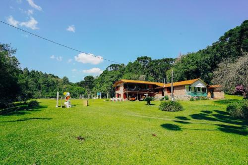 Chácara de lazer e eventos a 30 km de Curitiba, PISCINA, CHURRASQUEIRA, LAREIRA, 5 quartos Casa de 380m2 em 22 alqueires na natureza preservada