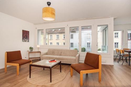 Spacious apartment next to Rhine, Pension in Basel bei Dornach SO