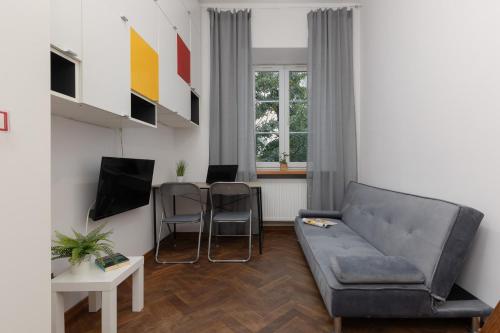 Affordable Studio for 3 Guests near Metro Station by Noclegi Renters, Varšava