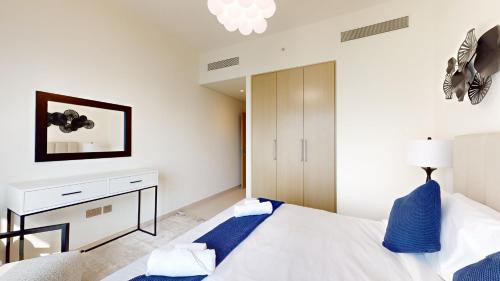 Primestay - Burj Royale 3BR with Maids Downtown Dubai - image 6