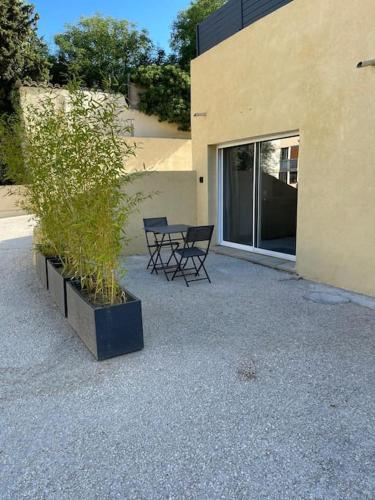 Grand Studio au Rdc dans résidence, clim, terrasse - Location saisonnière - Martigues