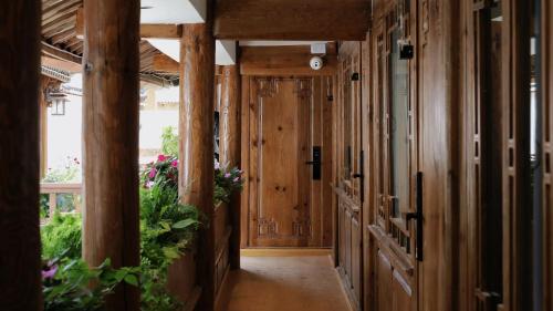 ทัศนียภาพภายนอกโรงแรม, 夕露小榭星期六南门广场店XILUXIAOXIE Saturday in ลี่เจียง