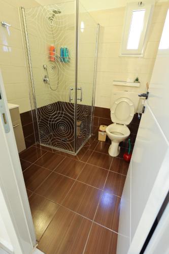 Tuš, הטרקלין של שלמה. דירה יפה וחדשה 5 דקות נסיעה מהים in Ashkelon