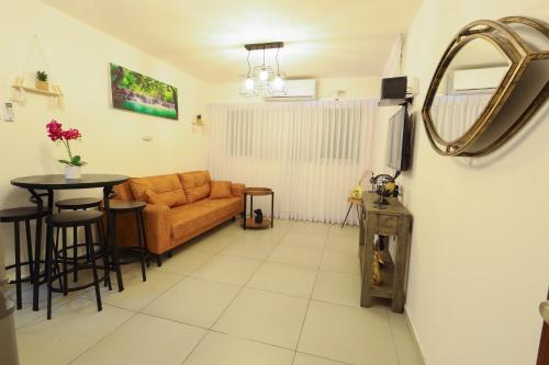 הטרקלין של שלמה. דירה יפה וחדשה 5 דקות נסיעה מהים in Ashkelon