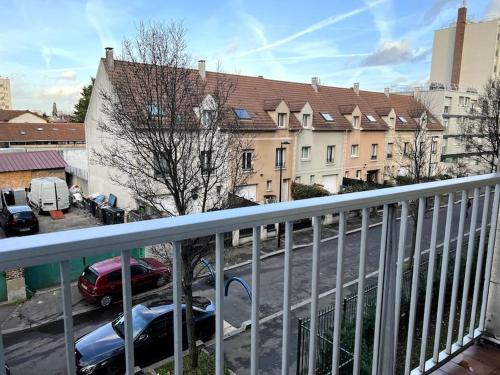 B&B Aubervilliers - Luminous appartment in Paris with balcony - Bed and Breakfast Aubervilliers