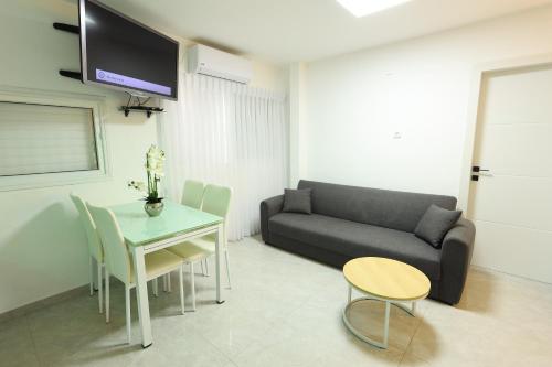 設施, דירה יפה סגנון מודרני מרחק של 5 דקות נסיעה מהים in 艾殊科隆