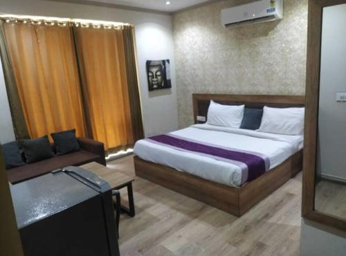 POP 80730E Hotel Rajeshwari